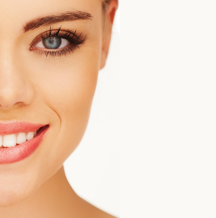 Eigenfettunterspritzung Dortmund - Bild eines Ausschnitts einer weiblichen Gesichtshälfte